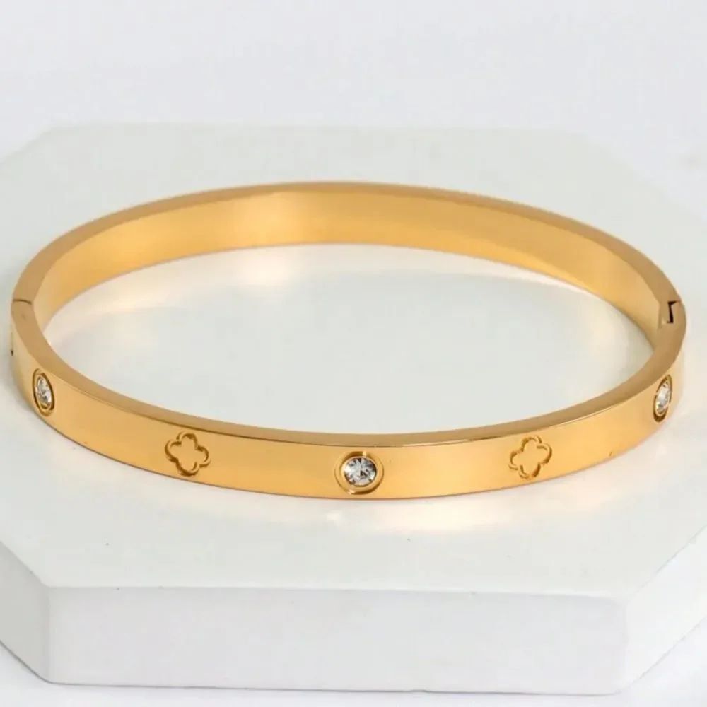 cloverβbracelet N611